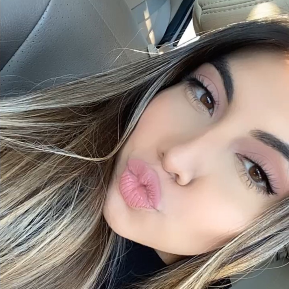 Meet your Posher, Leslie